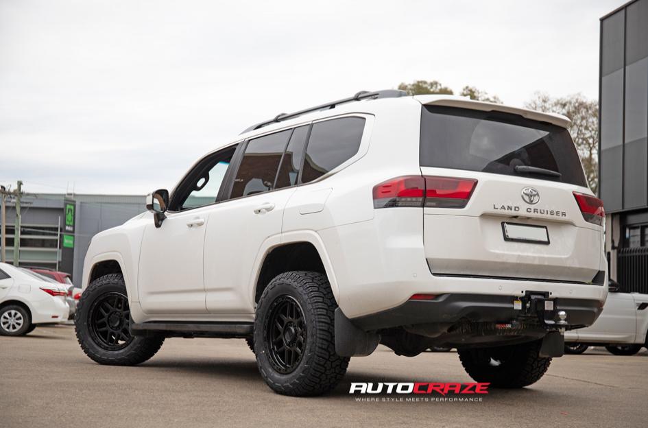 TOYOTA LANDCRUISER MESA SATIN BLACK W GLOSS BLACK LIP
