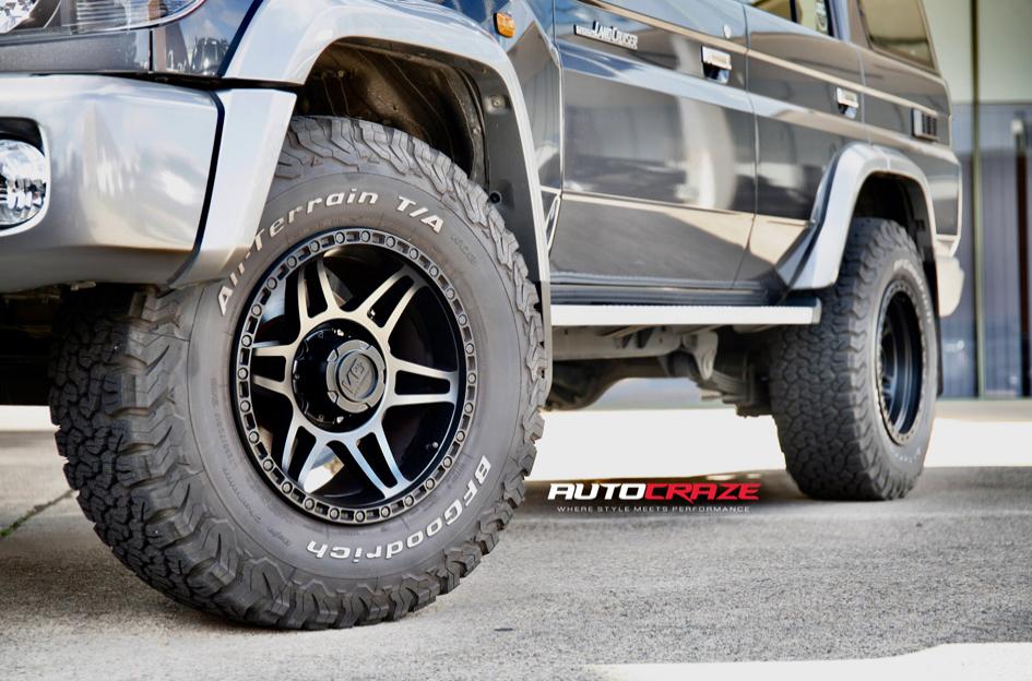 TOYOTA LANDCRUISER KONG SATIN BLACK
