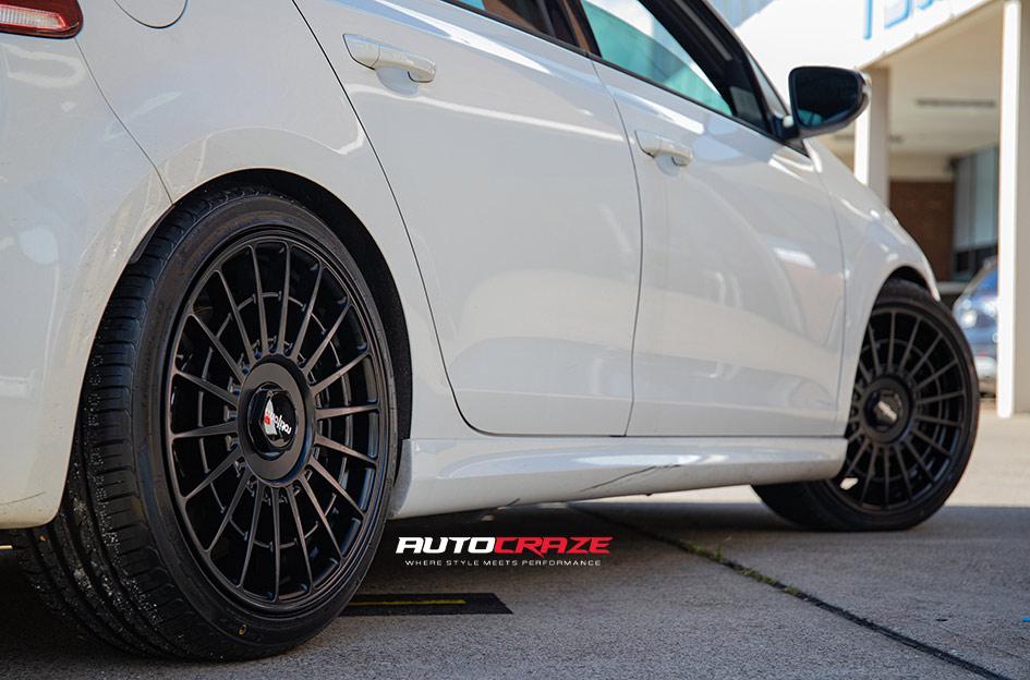 VOLKSWAGEN GOLF LAS R MATTE BLACK