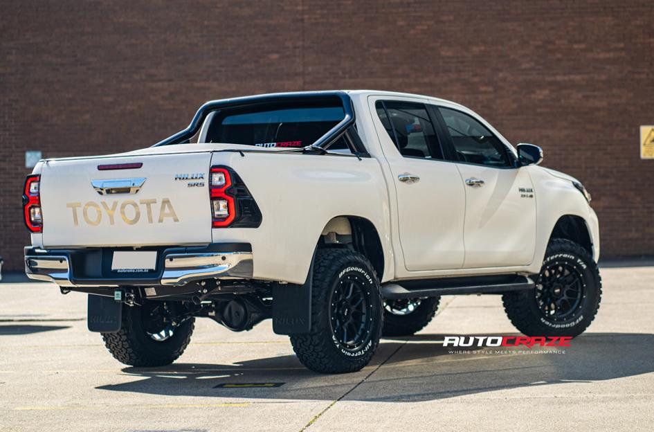 TOYOTA HILUX 4WD CHAOS SATIN BLACK