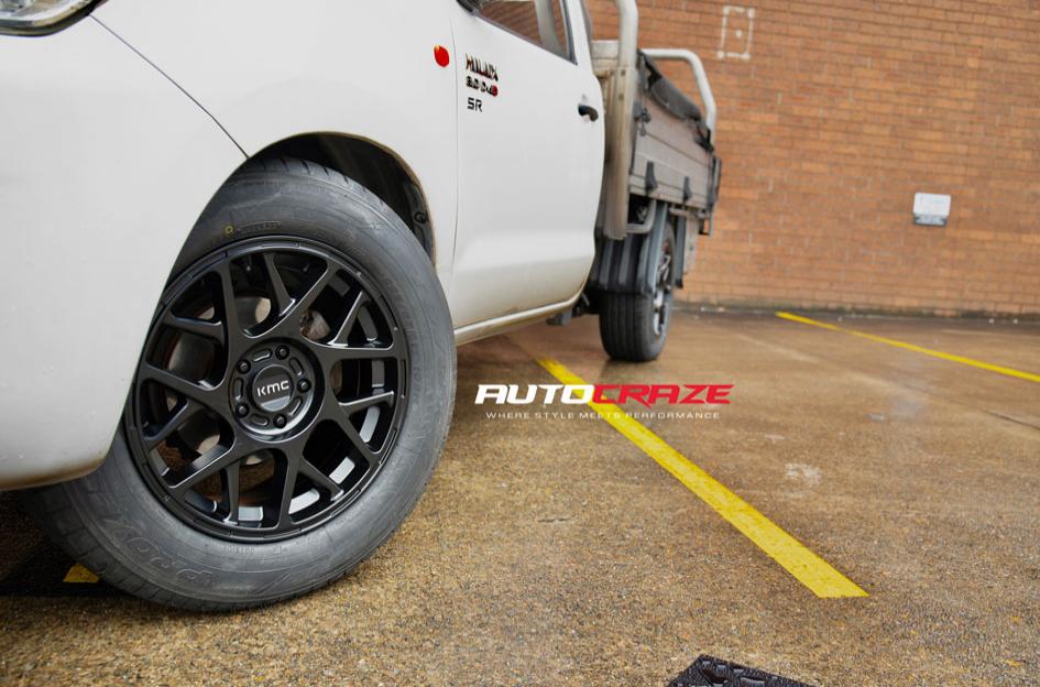 TOYOTA HILUX 2WD BULLY XD SATIN BLACK