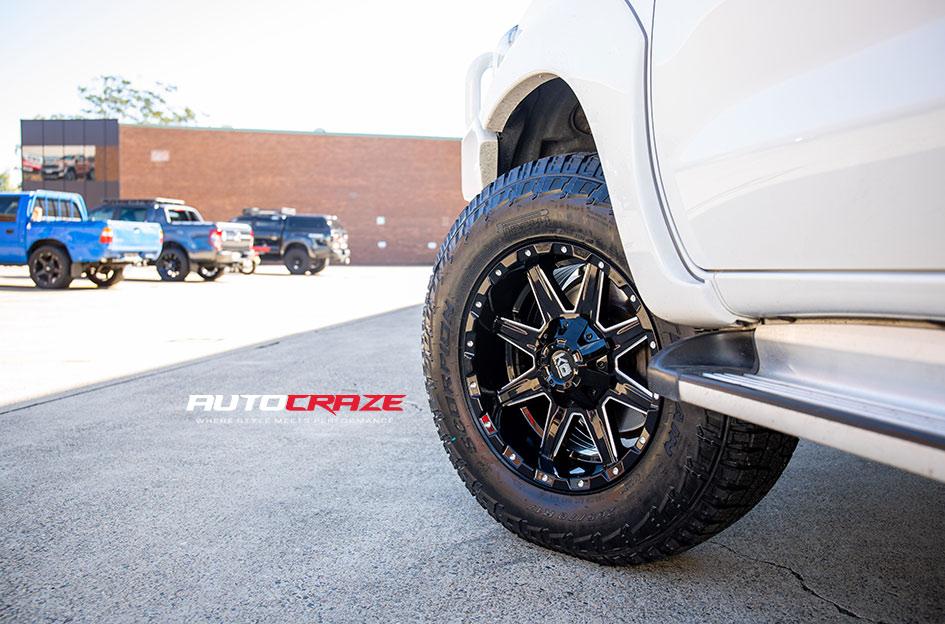 TOYOTA HILUX N70 4WD BLADE  OR GLOSS BLACK MILLED