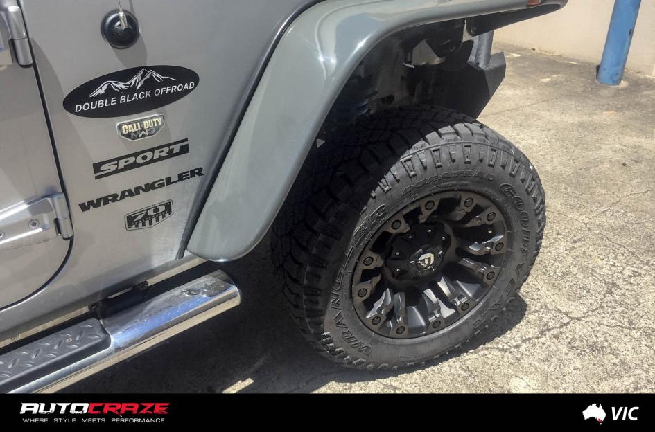 JEEP-WRANGLER-VAPOR-BLACK-MACHINED-WITH-DARK-TINT