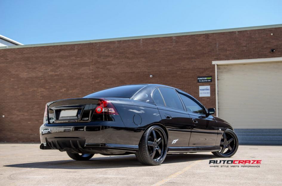 HOLDEN-COMMODORE-PANTANO-MATTE-BLACK