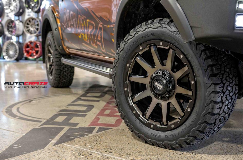 NISSAN NAVARA GD05 BRONZE DARK TINT WITH MATTE BLACK