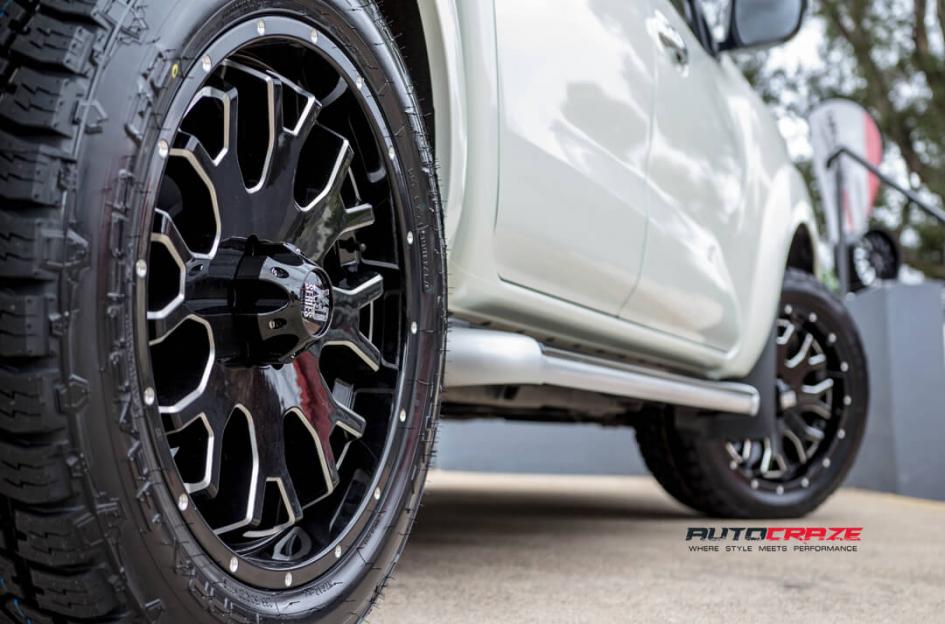 NISSAN NAVARA MENACE GLOSS BLACK MILLED ACCENTS
