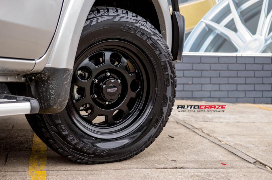 MITSUBISHI TRITON TERRAIN MATTE BLACK