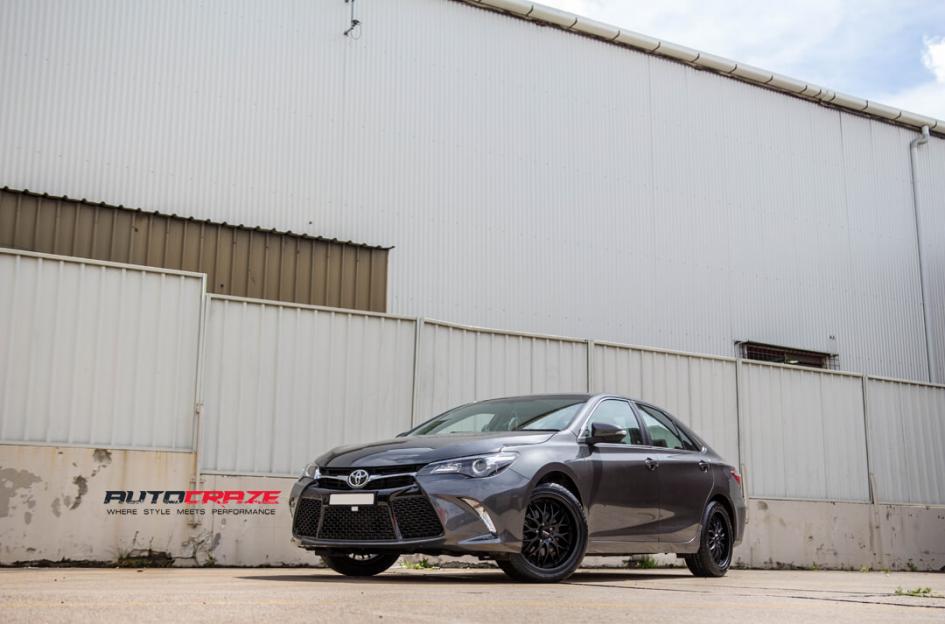 TOYOTA-CAMRY-CHEETAH-SPORTS-BLACK-SUEDE