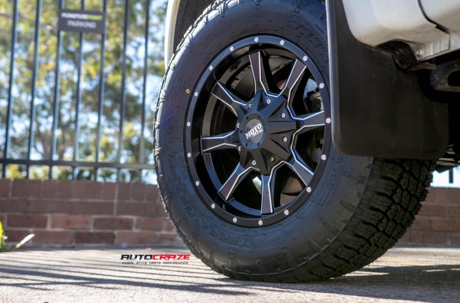 ISUZU DMAX MO970 SATIN BLACK MILLED ACCENTS