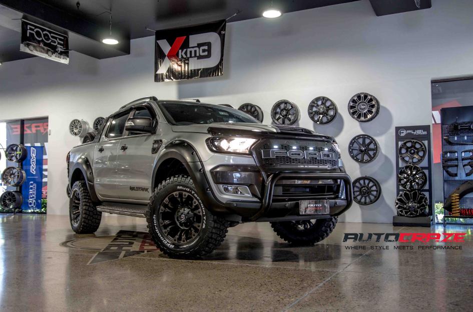 FORD-RANGER-VAPOR-BLACK-MACHINED-WITH-DARK-TINT