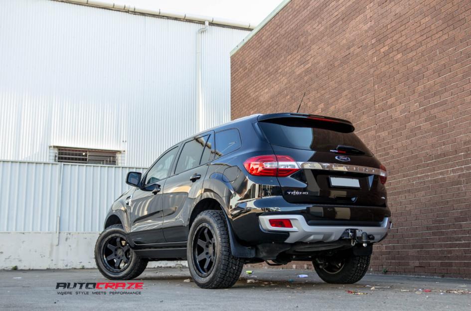 FORD-EVEREST-SIX-MATTE-BLACK-FACE-WITH-GLOSS-BLACK-WINDOWS