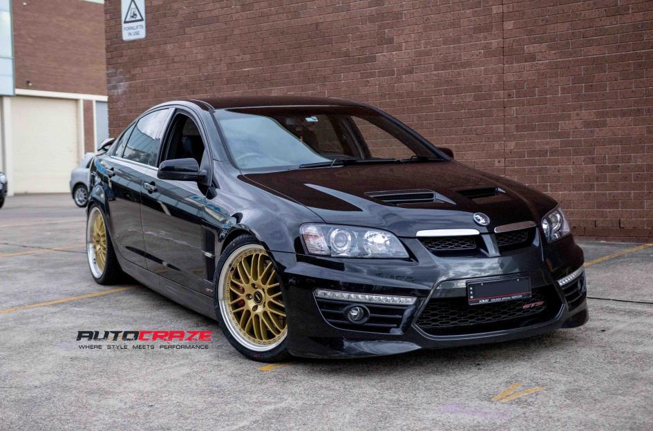 HOLDEN-COMMODORE-OM-GOLD-POLISH-LIP