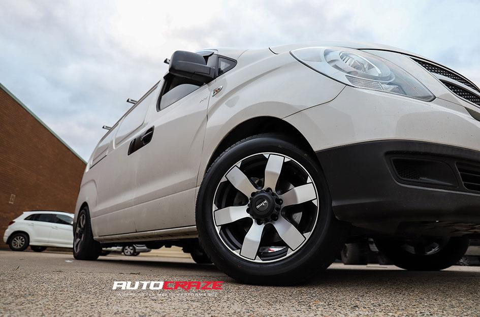 HYUNDAI-ILOAD-AVENGER-6-SATIN-BLACK