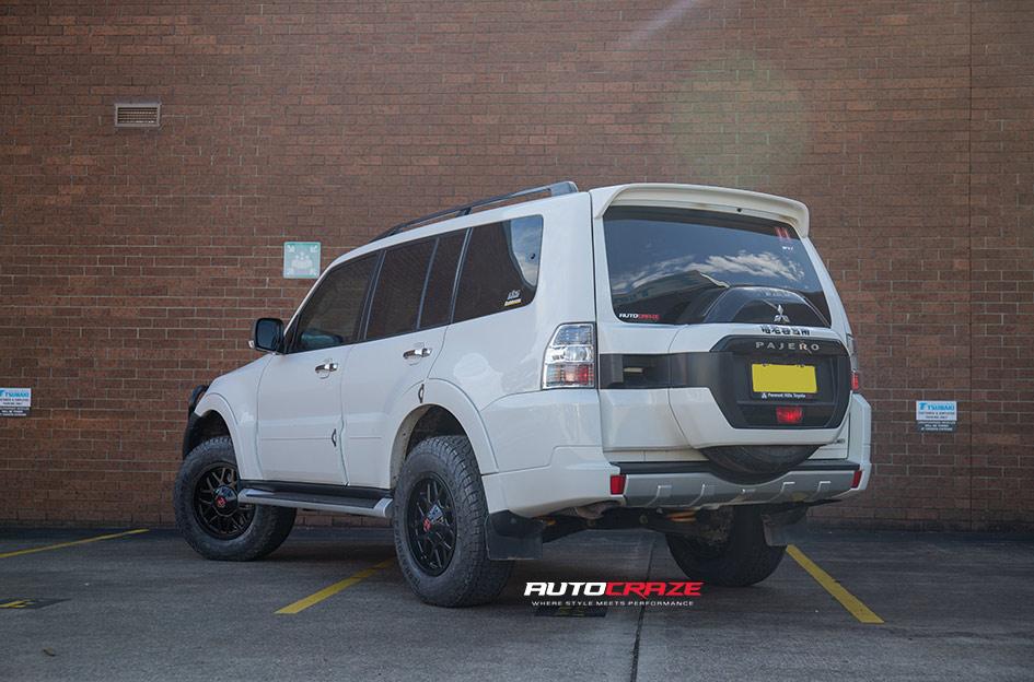 MITSUBISHI PAJERO JUDGE MATTE BLACK