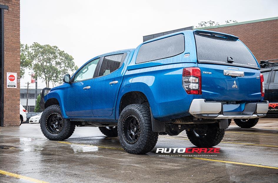 MITSUBISHI TRITON PODIUM SATIN BLACK 