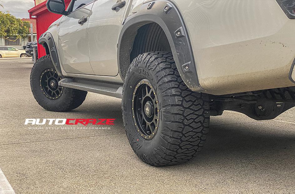 MITSUBISHI TRITON TREMOR SATIN BLACK