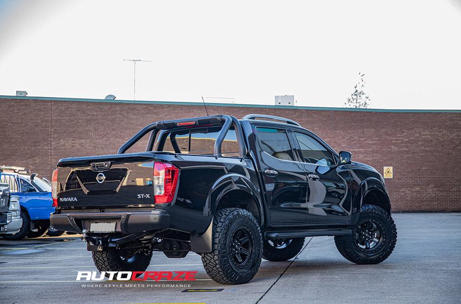 NISSAN NAVARA KICKER MATTE BLACK
