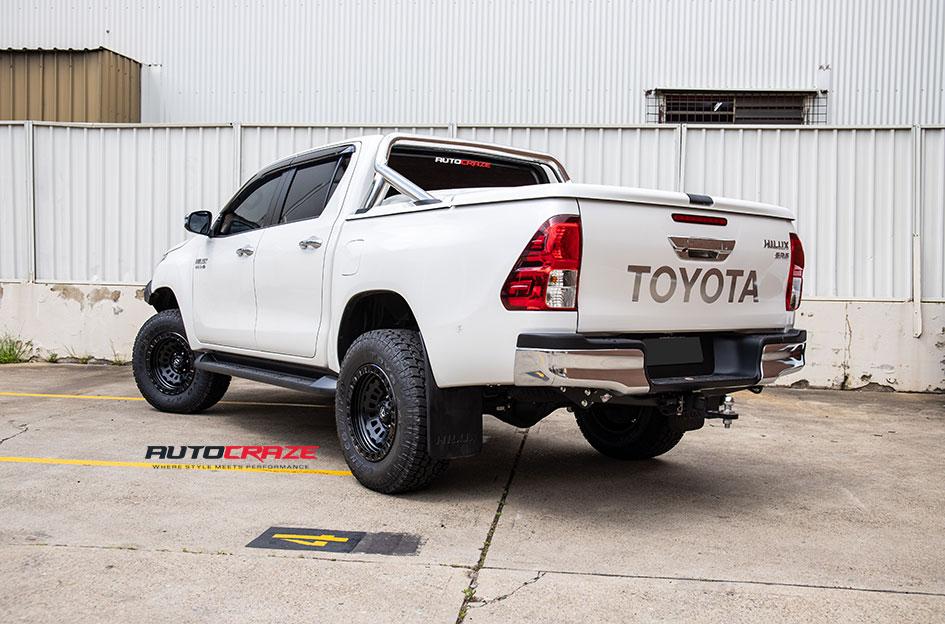 TOYOTA HILUX N80 4WD ZEPHYR MATTE BLACK