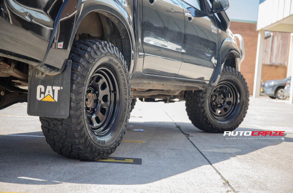 TOYOTA HILUX N70 4WD D HOLE BLACK