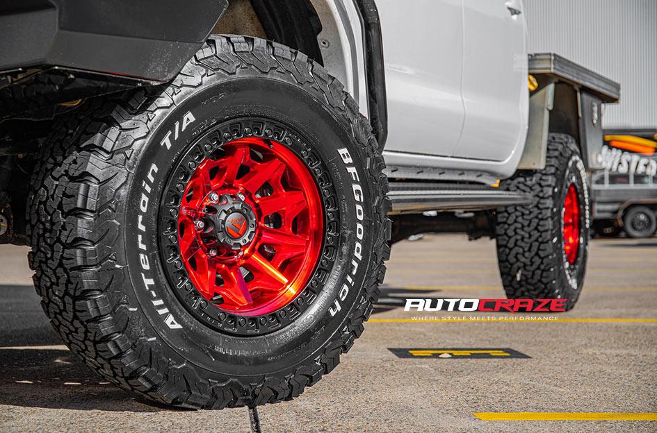 TOYOTA HILUX N70 4WD COVERT CANDY RED BLACK LIP