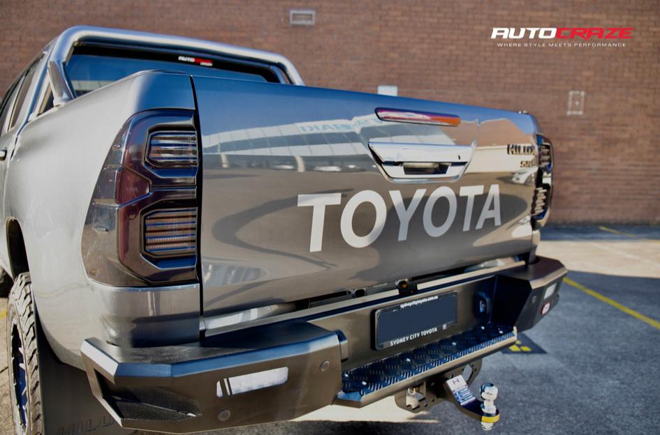 TOYOTA HILUX 4WD REBEL ANTHRACITE CENTER W BLACK LIP