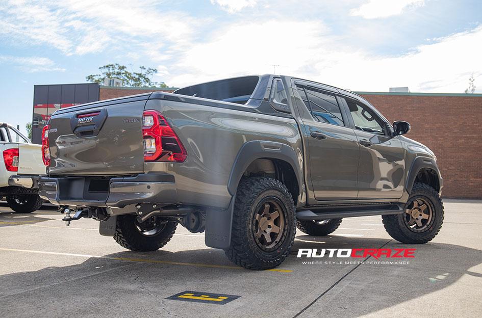 TOYOTA HILUX N80 4WD SIX MATTE BRONZE