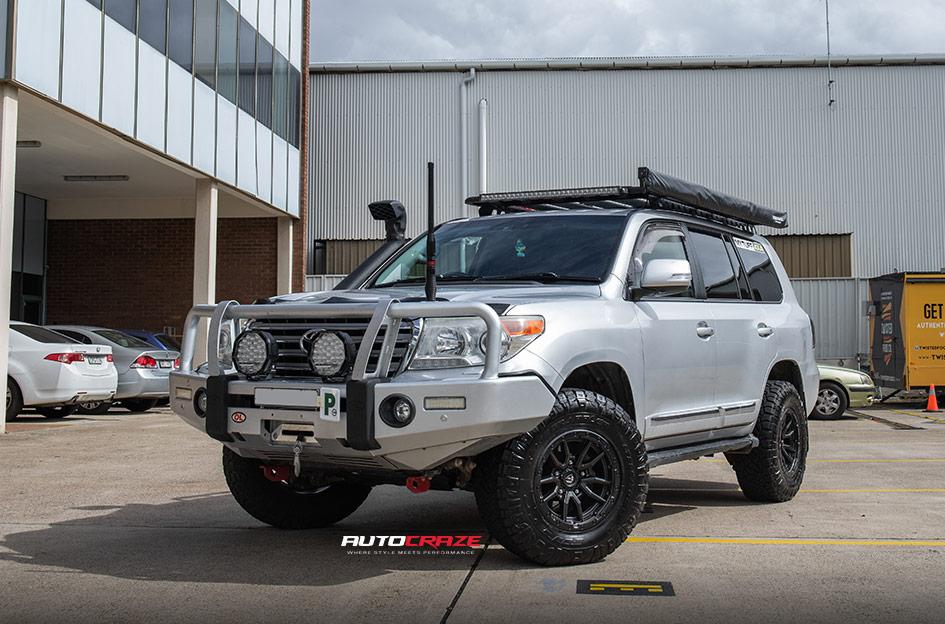 TOYOTA LANDCRUISER REBEL MATTE BLACK