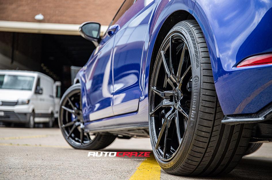 VOLKSWAGEN GOLF SF06 SATIN BLACK