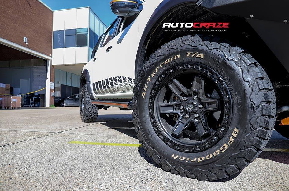 NISSAN NAVARA KICKER MATTE BLACK