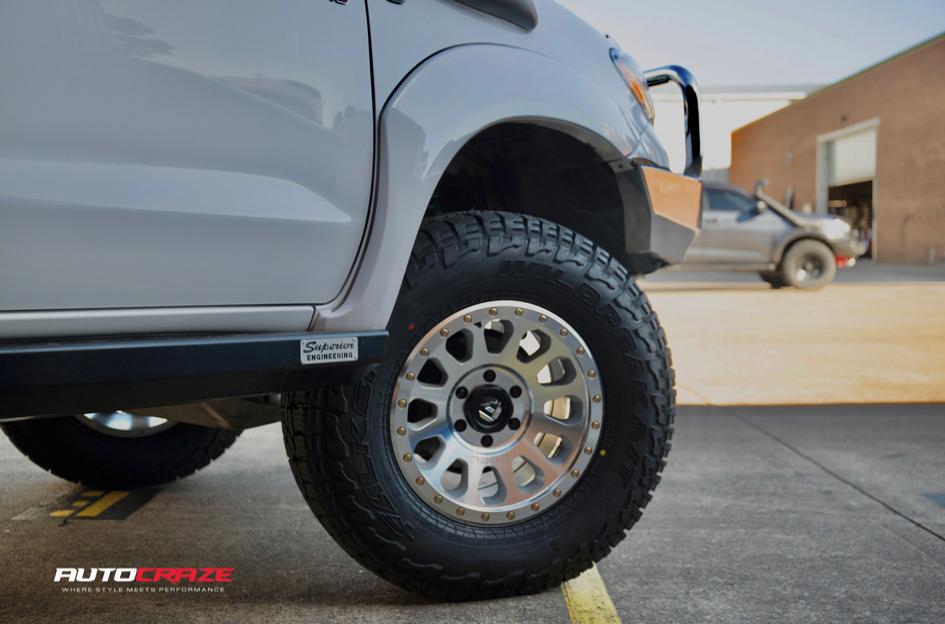 TOYOTA HILUX N70 4WD VECTOR BLACK MACHINED