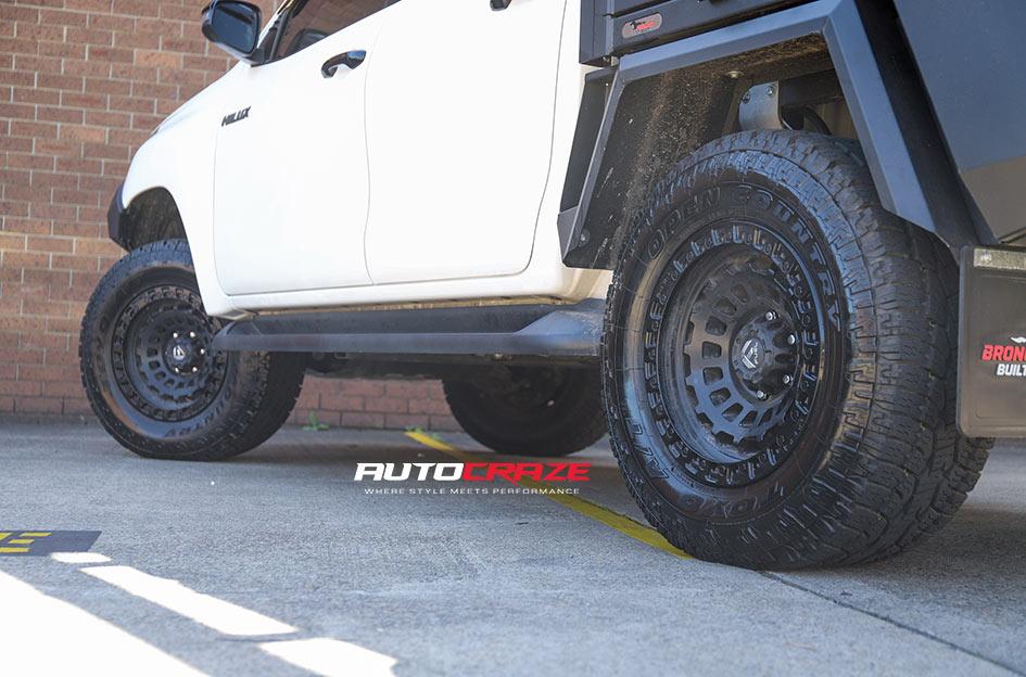 TOYOTA HILUX N80 4WD ZEPHYR MATTE BLACK
