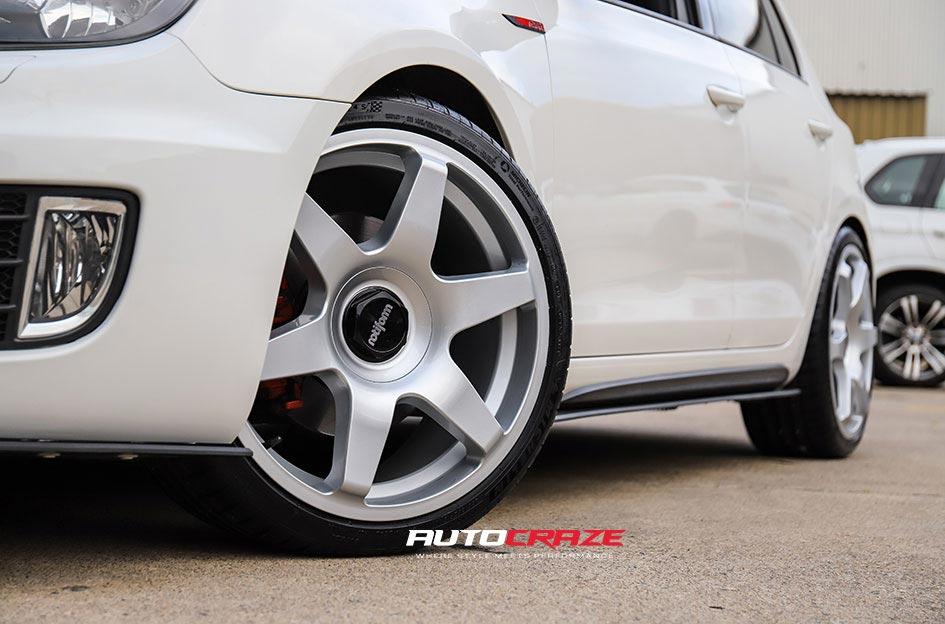 VOLKSWAGEN-GOLF-SIX-SILVER