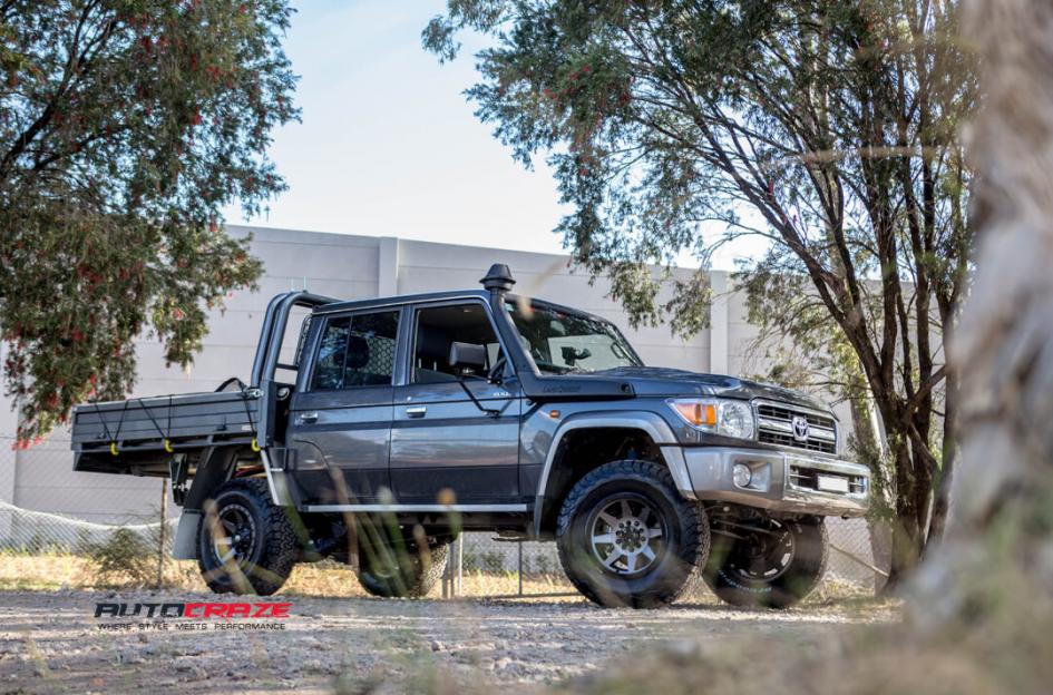 TOYOTA LANDCRUSIER WILDCAT MATTE GUN METAL