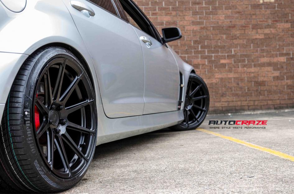 HOLDEN-COMMODORE-SF04-MATTE-BLACK-2