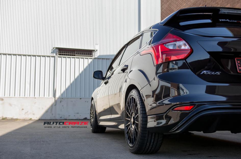 FORD FOCUS  5 STUD  LAS R MATTE BLACK