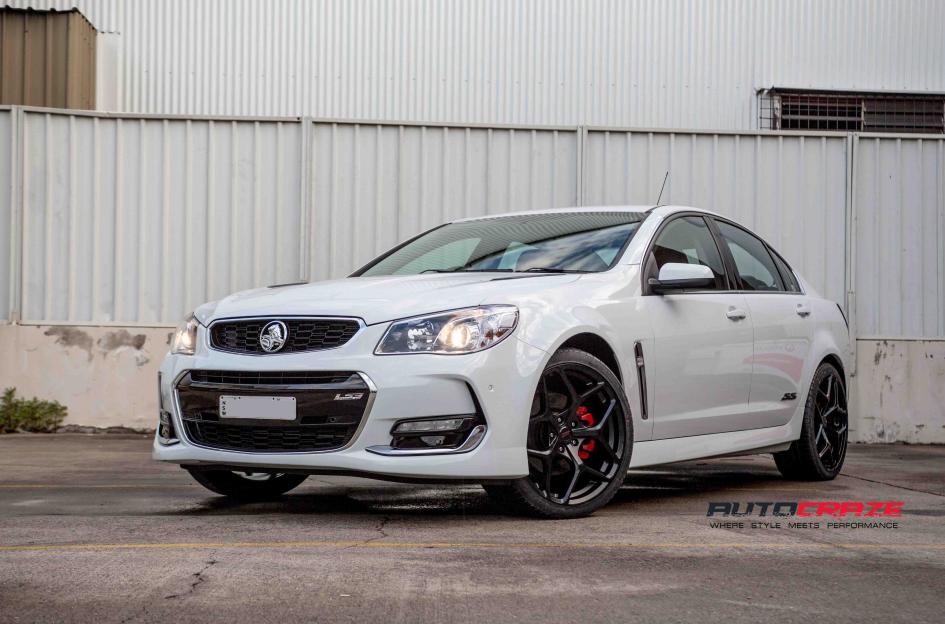 HOLDEN-COMMODORE-DOMINATE-MATTE-BLACK