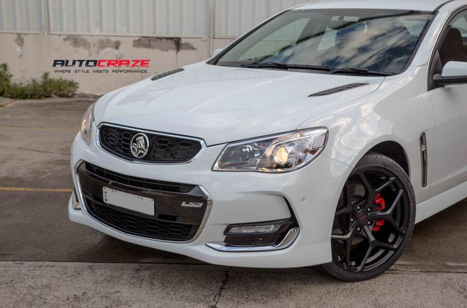 HOLDEN-COMMODORE-DOMINATE-MATTE-BLACK