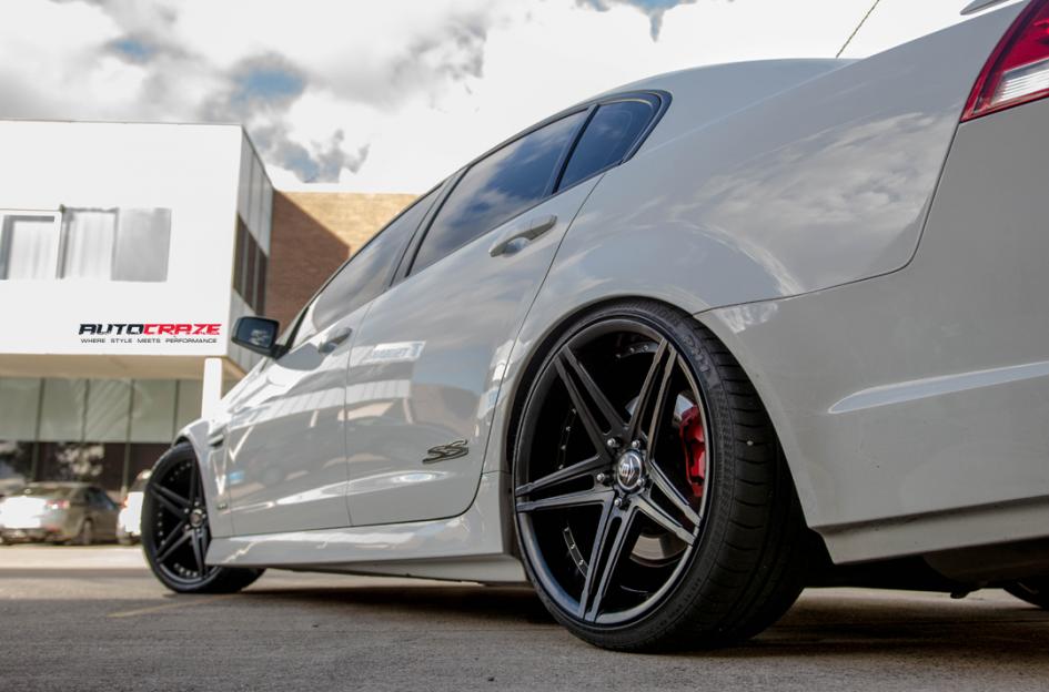 HOLDEN-COMMODORE-DICTATOR-MATTE-BLACK