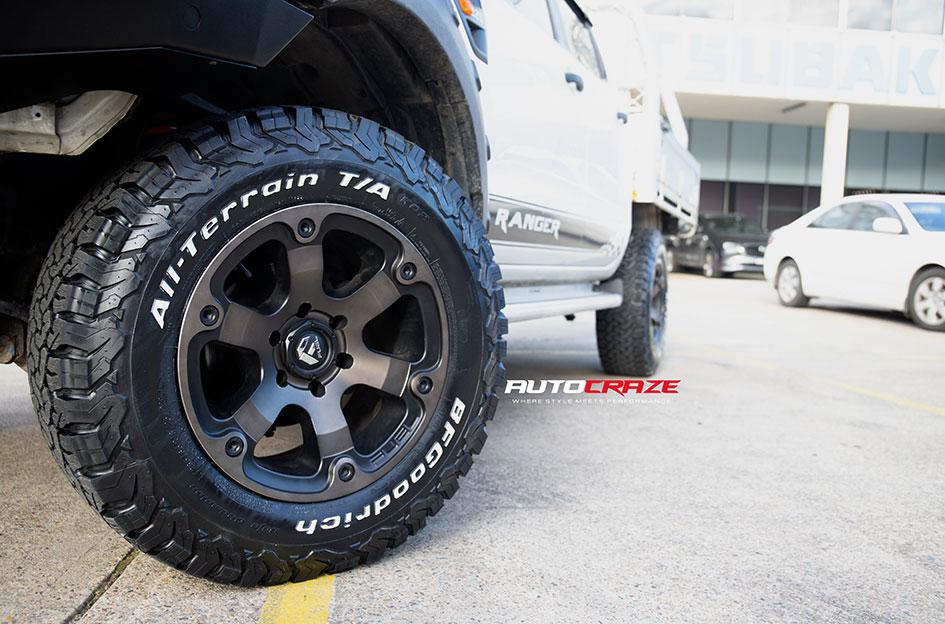 FORD RANGER BEAST BLACK MACHINED WITH DARK TINT