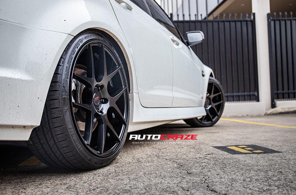 HOLDEN-COMMODORE-VE-SEDAN-STAGE-MATTE-BLACK