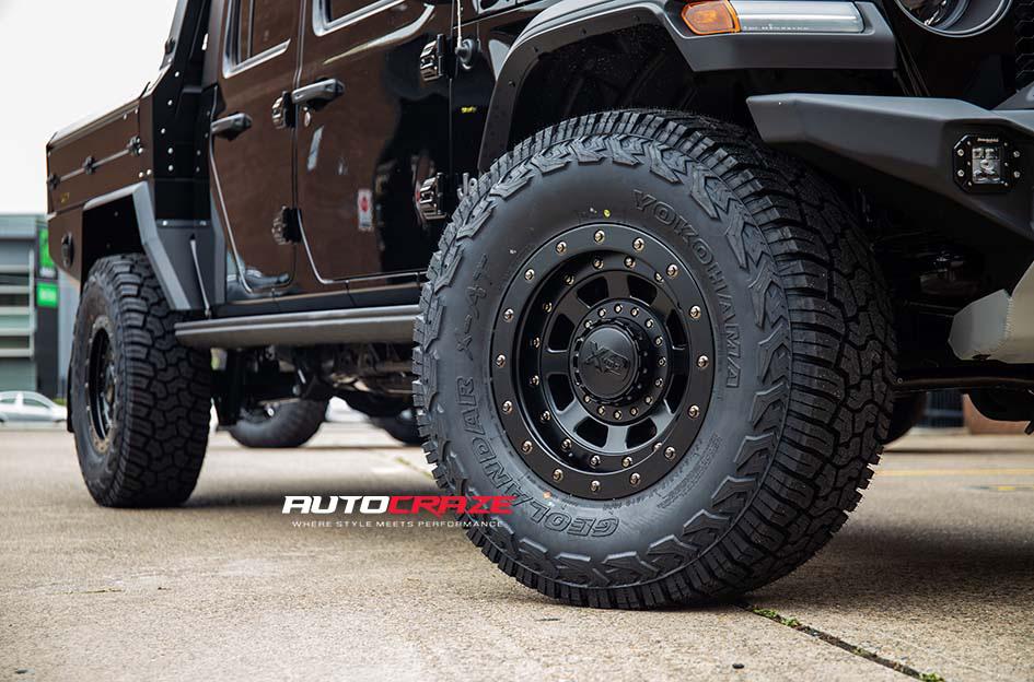 JEEP GLADIATOR CHASE SATIN BLACK