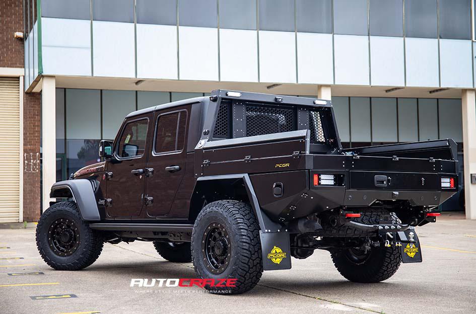 JEEP GLADIATOR CHASE SATIN BLACK