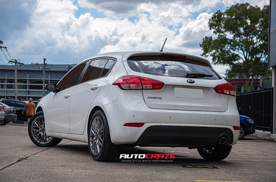 KIA-CERATO-HOCKENHEIM-HYPER-BLACK