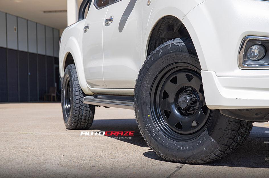 NISSAN-NAVARA-TERRA-SATIN-BLACK