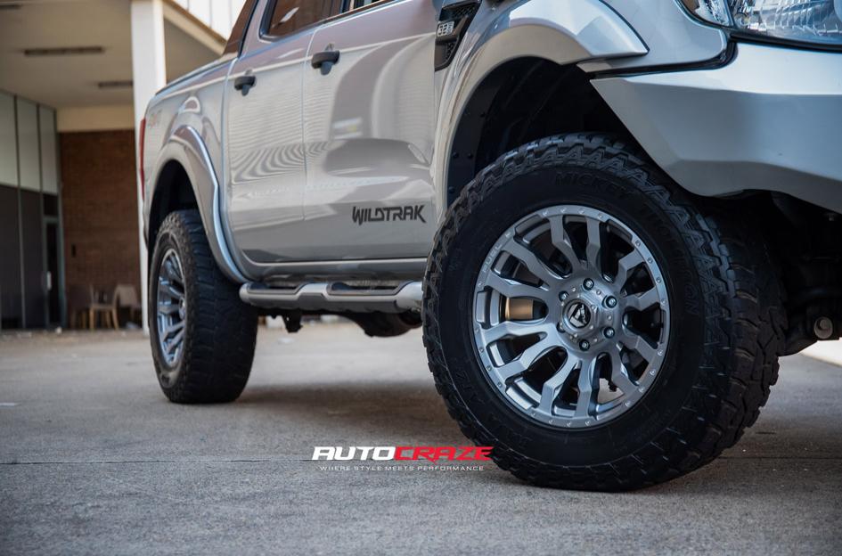 FORD RANGER BLITZ PLATINUM BRUSHED GUN METAL TINTED CLEAR