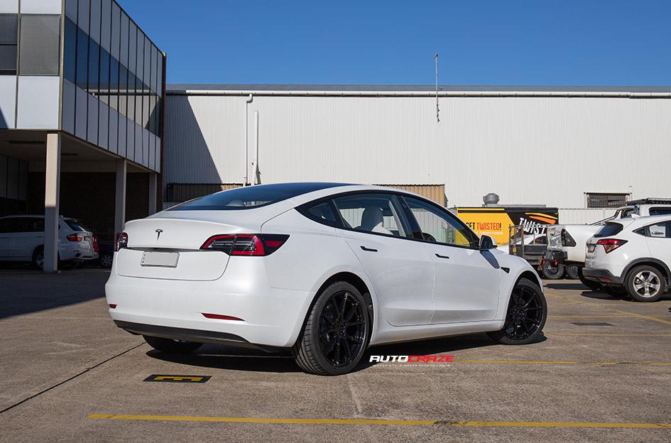TESLA MODEL 3 VENOM GLOSS BLACK