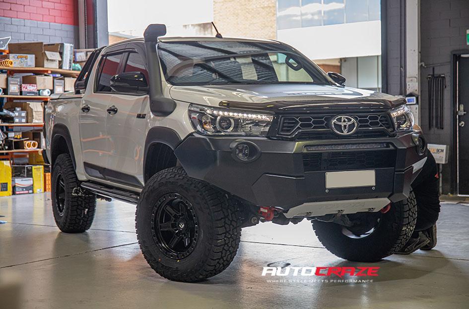 TOYOTA HILUX N80 RUGGED X KICKER MATTE BLACK