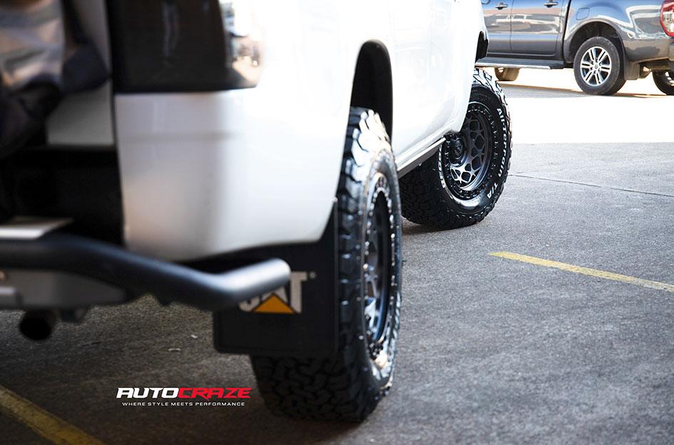 TOYOTA HILUX N80 4WD UNIT MATTE ANTHRACITE BLACK RING