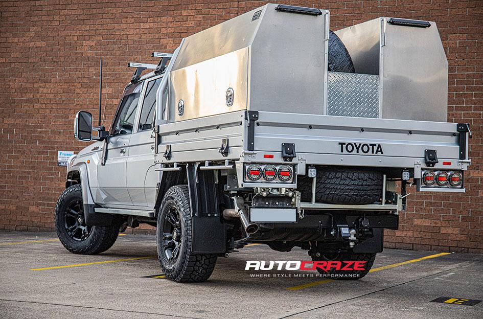 TOYOTA LANDCRUISER BROOKLYN MATTE BLACK