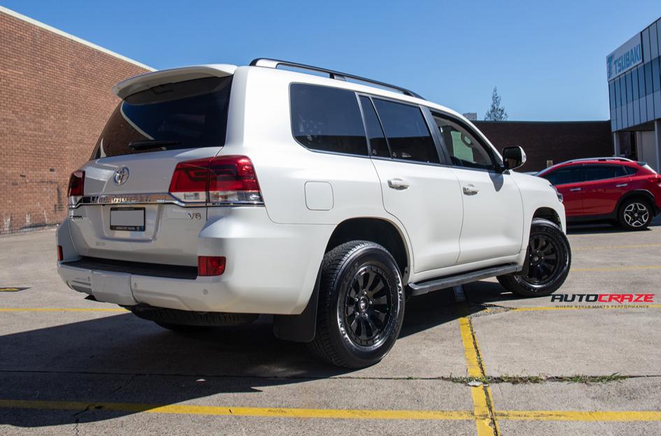 TOYOTA LANDCRUISER DIESEL MATTE BLACK